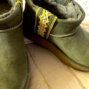 Ugg platform, comfy slip on ankle length